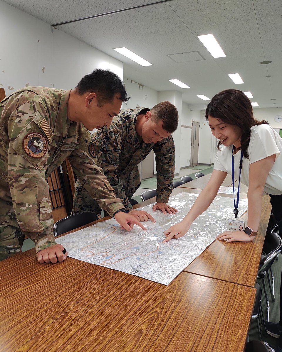 ট ইট র 防衛省採用チーム 職員紹介 防衛省専門職 英語 内部部局 安全保障関連行政 東北防衛局において 在日米軍との調整に奮闘する 防衛省専門職員をご紹介いたします 詳しくは Https T Co Zltmfoo1er