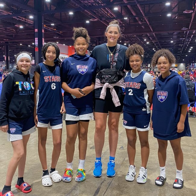 #SWStars hanging out with #ChicagoSky <a href="/bigmamastef/">stefanie dolson</a>  <a href="/SouthweststarsC/">SWStarsBBall</a>