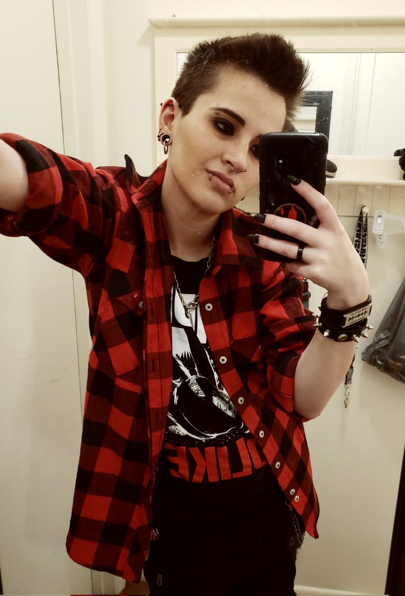 FlameExpression's tweet photo. I haven't gone to the BMV yet for my new ID, but it's official, my legal name is now Saber Dean Cross ✨
#Punk #punkkid #queerpunk #queer #nonbinary #ftx #ftm #transmasc #transmasculine #selfie #piercings #edgy #rebel #gothpunk #weird #weirdkid #nonbinarytransguy #transguy https://t.co/F851HDGUH7