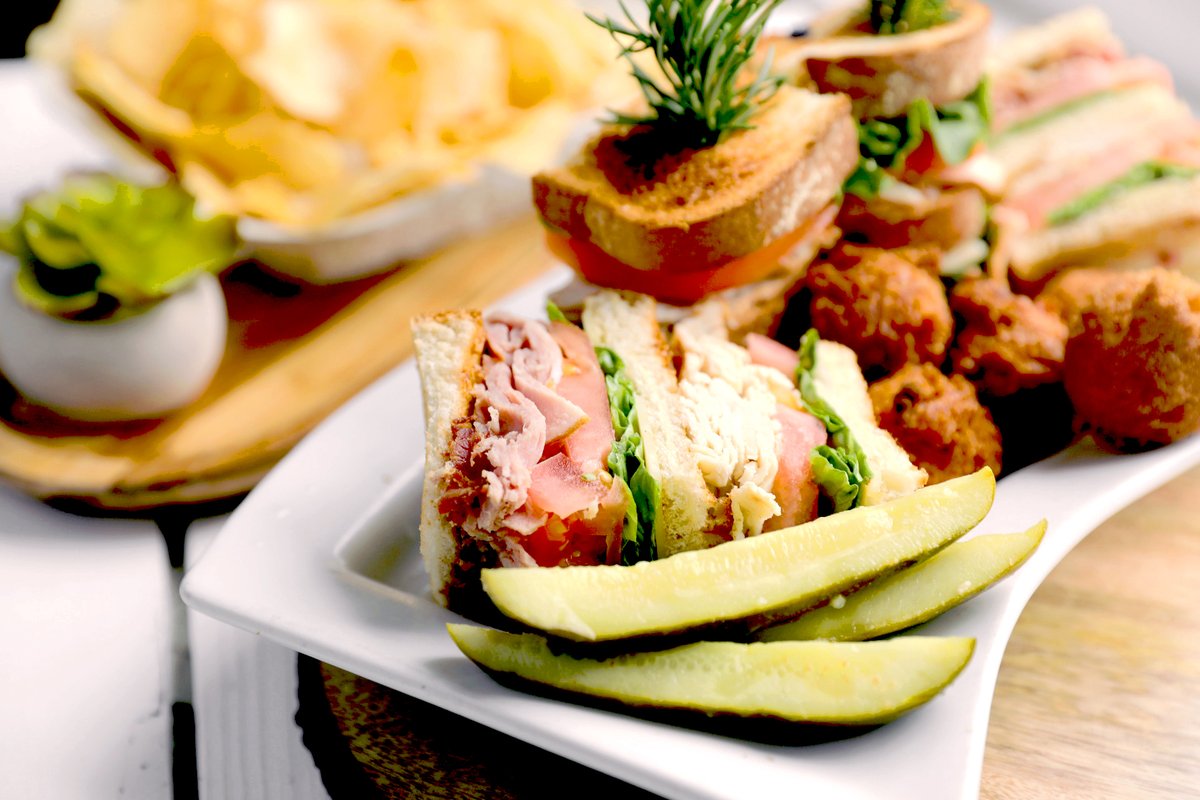 hymansseafood's tweet image. Aaron’s Deli FTW — Did you know Hyman’s has an in-house delicatessen?  Just ask for our deli menu for a fresh selection of timeless classics like the Club Sandwich (pictured) — served with all the things (hushpuppies, pickle spears, chips, you know!)
#hymansseafood #delimenu