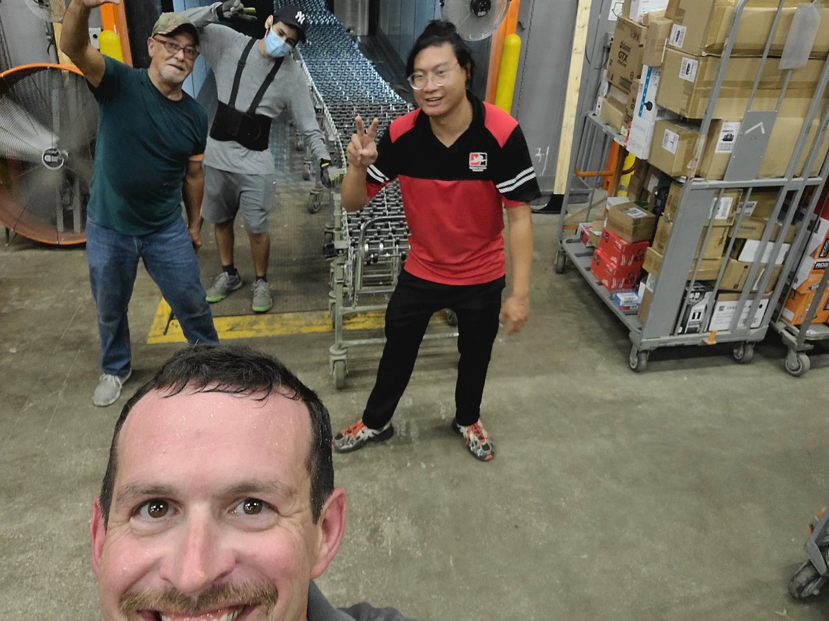 Rdc truck shows up 45 minutes late. 1350 cartons, 4 guys, smashing unload at 59 minutes! Still done by 9pm #labelsup <a href="/garydemarinis/">Gary DeMarinis</a> <a href="/JessicaN_HD/">Jessica N</a>