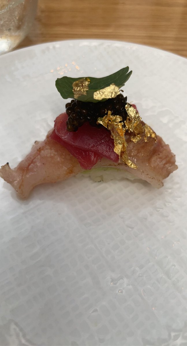 New York is one of my FAVORITE cities to eat in. Truffle sushi &amp; gold flakes 😍