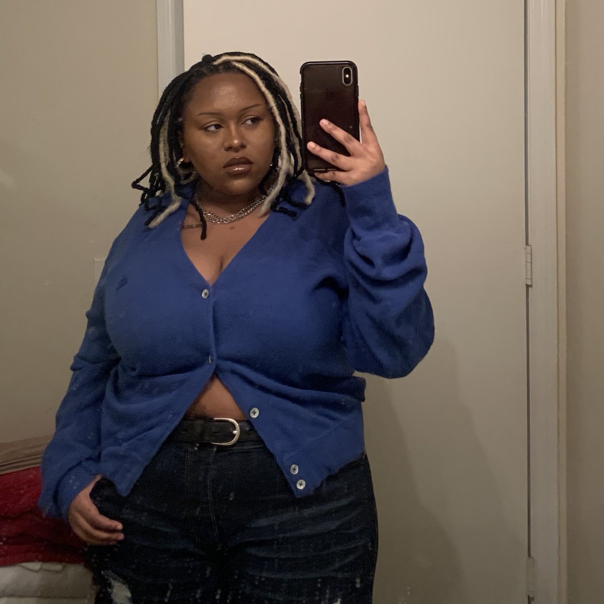 __montys's tweet photo. non-binary day so here's some photos taken in the exact same place https://t.co/ICzsPERO0h