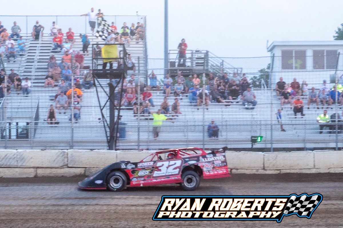 RRoberts96's tweet photo. Bobby Pierce continues his winning streak picking up the win tonight at Circle City Raceway https://t.co/zDHOLECool