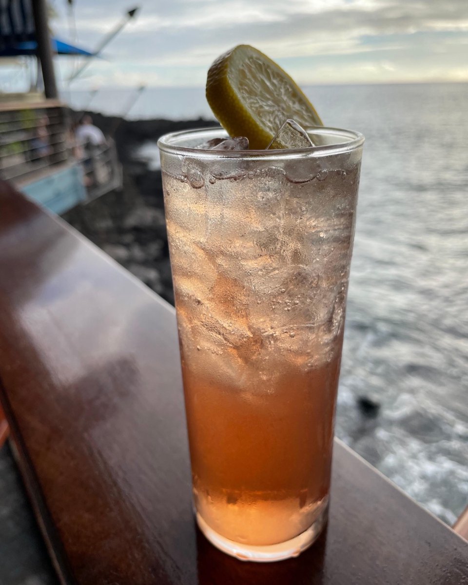 We LOVE expreinventing with flavors at the hBar Lounge! Join us for a cocktail or two and yoI’ll see what we mean! 

#hBar #Hawaii #KailuaKona #HappyHour #Huggos
