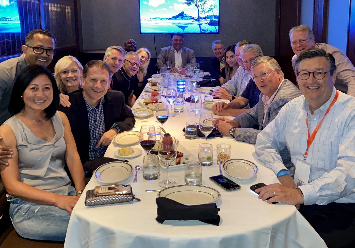 TheMeetingPro's tweet photo. Great friends including @alhutchinson59 @BaltimoreMD joined @MPICEOPaul at #MPI dinner during @destintl #AC21Baltimore. #FacetoFaceMatters #VisitBaltimore #meetingprofs #eventprofs @oceanaire_balt https://t.co/CyySZt9Phm