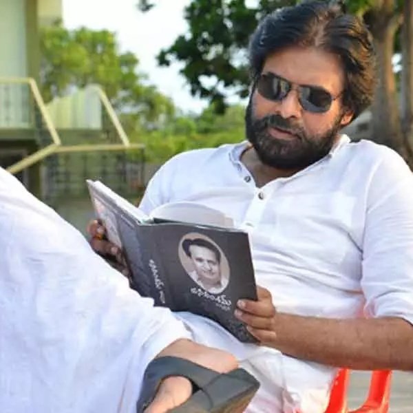 TeamPKYF's tweet photo. Today a Reader, tomorrow a LEADER 
#AdvanceHBDJanaSenani https://t.co/lCPeSej3Ny