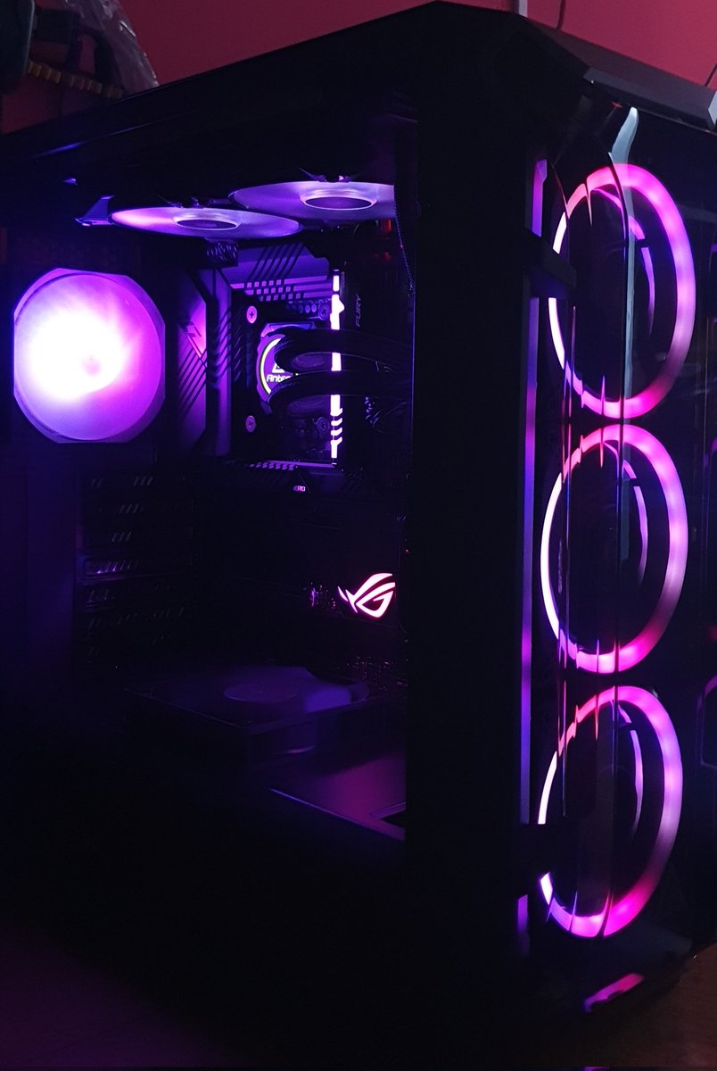 NeLLyI8I's tweet photo. Gaming paradise @TheDravennn @Covak10 @Thiago__Silva33 @cnchri7 @VsZKaka22 #GamingPC e domani si monta una Rog rtx 3080 <3 https://t.co/FCUQLttRxn