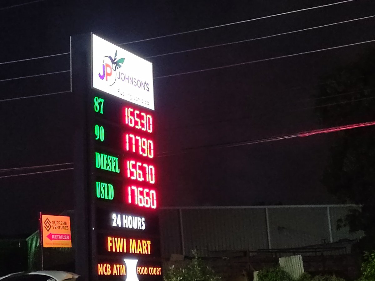 gavinmyaz's tweet image. Dis ah di cheap gas station inna town!!!! Have mercy Maas Nigel! Tek di tax offa wi choat!!!!