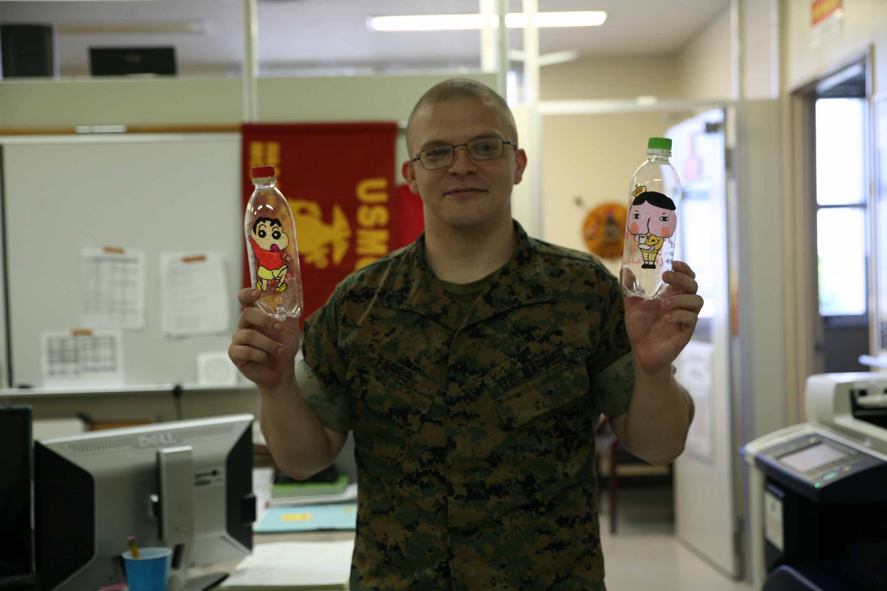 米海兵隊太平洋基地 On Twitter 米海兵基地キャンプ フォスターの海兵隊員や軍属がペットボトルにキャラクターの絵や寄せ書きを書いて 沖縄 中部療育医療センター 旧沖縄小児発達センター へ届けます 児童たちが少しでも笑顔になってくれればうれしいです Https