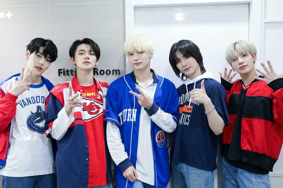 soompi's tweet photo. #TXT Reported To Make August Comeback + Big Hit Music Responds
https://t.co/4uFsDYGwHx https://t.co/3bCxHQvwF7