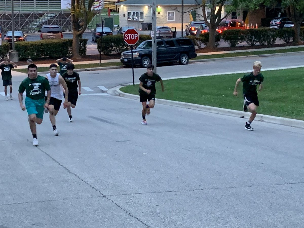 CoachRolando's tweet photo. Ah yes, finishing on ‘The Hill’ after a 2 hour practice.  This will warm the hearts of past Greenwave players. https://t.co/zDl6rqp3ko