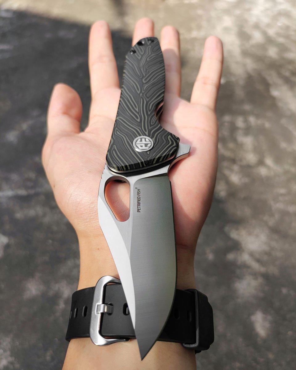 FishPetrified's tweet photo. #PF999GR. It's like the pattern of Damascus steel.Its pattern does not change as the handle is cut

#petrifiedfish #bestedc2021 #edc #knifelover #outdoor #fishknife #edcknife #edccommunity #Petrifiedfishknife #knife #newknife #pf999 https://t.co/AfRTxBwO57