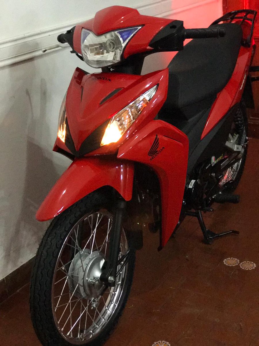 JoaVera4's tweet photo. Yy un día llegó... llego lo que tanto soñé... un par dirán " es una moto" pero no es eso nomas y tampoco es plata... es vida pq todo se paga con vida. Con las hs laburando gastando tiempo de vida para tener lo que queremos... 🙏🏼gracias a dios las buenas llegaron https://t.co/cowhBaDs78