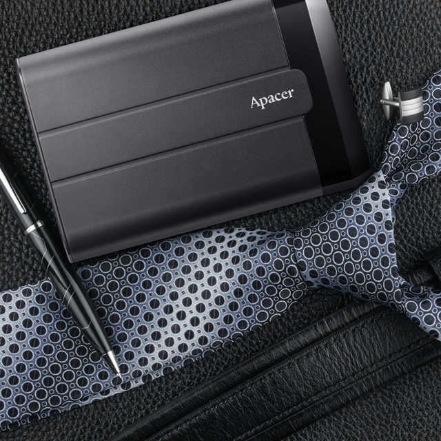 ApacerGlobal's tweet photo. The AC732 is built for the business executive that works in rugged environments. Use this to safely store your data or make back-ups without fear.
#ExternalHDD #RuggedTech https://t.co/9acUO6gPeh