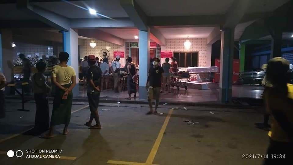 HninHnin28's tweet photo. #COVID19 is out of control in Myanmar and many bodies were still being cremated in #Yangon until the night of July14. Some charities have said that more than 250 + bodies have been buried on July14. #July15Coup 
#MyanmarCovidSOS #WhatsHappeningInMyanmar https://t.co/zH6bXFkhlE