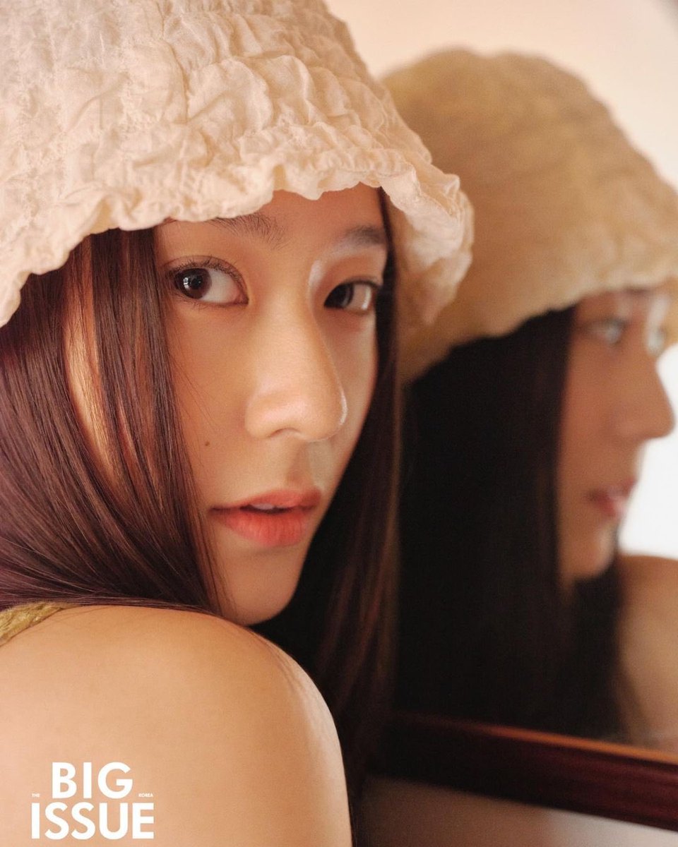 SOOJUNGLOOKS's tweet photo. Krystal Jung for Big Issue (2021) https://t.co/74vw03pWZ7