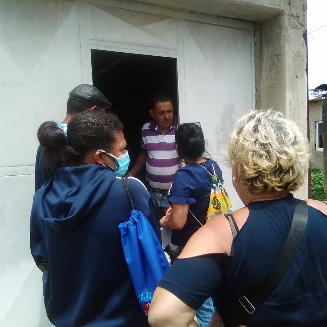 CristnaDice's tweet photo. Hoy en la #ECEnLaRutaDeSalvacionDeGuaicaipuro En nuestro recorrido por #LasTerrazas de #BarrioMirandaII #LosTeques #Guaicaipuro #Miranda en contacto directo con el pueblo destinado al #Retroceso a #LaPobreza y el #Abandono #SinServiciosBasicos y #SinVialidad @EnCiudadanoMda https://t.co/SR43hBre0m