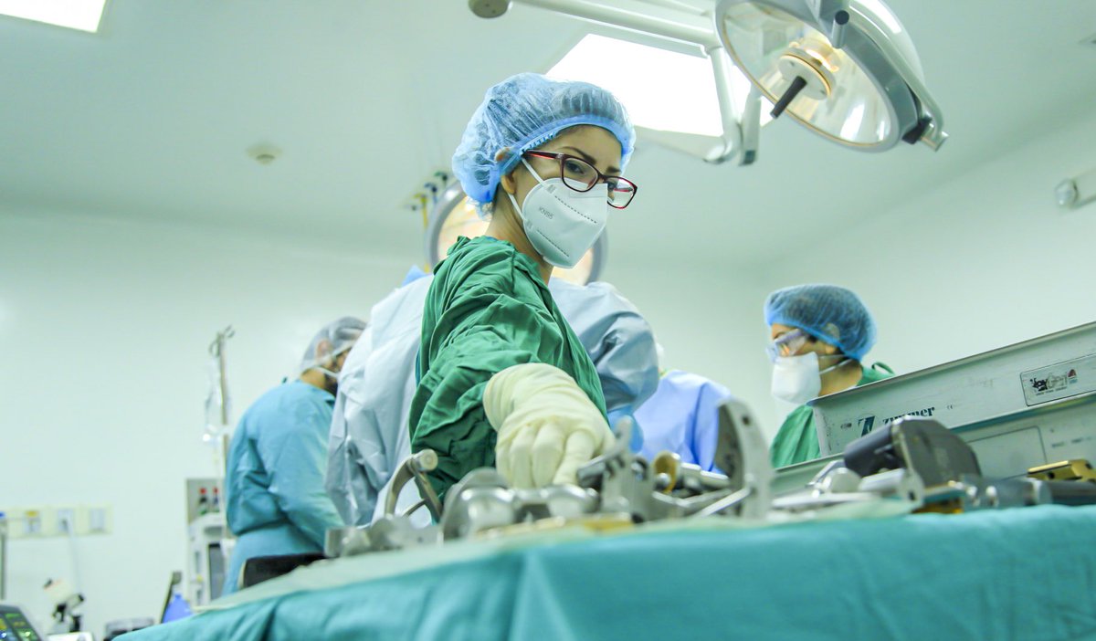 nayibbukele's tweet image. Han sido nuestra última línea de defensa contra la pandemia.

Arriesgan sus vidas para salvar a los demás.

Viven la alegría de salvar a miles y también la tristeza de de no poder salvar a todos.

Hacen uno de los trabajos más importantes del mundo.

¡Feliz Día del Médico!