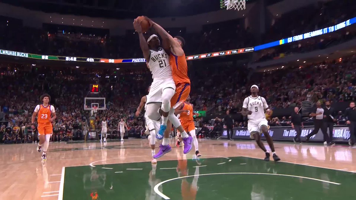 D-Book wasn't called for a foul on this Jrue Holiday drive 👀

He has 5 fouls