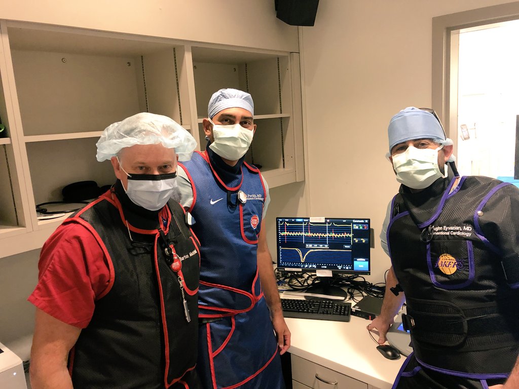 Vaughn_MD's tweet photo. @UCLAHealth interventional cardiology assessing coronary microvascular hemodynamics with @AbbottNews #Coroflow for the first time on the #westcoast @uclaCVfellows @rushiparikh11 https://t.co/9N9WMRFphr