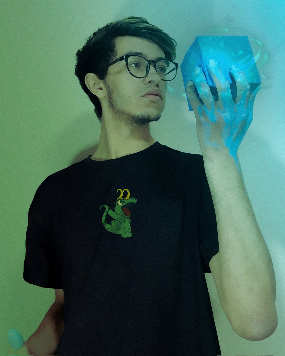 gguigoalmond's tweet photo. oi twitter e eu que lancei uma camiseta na minha loja do Lokoste 🥺🥺 a variante crocodilo perfeita do Loki #Loki #AlligatorLoki #crocloki https://t.co/fSPYUGlei2