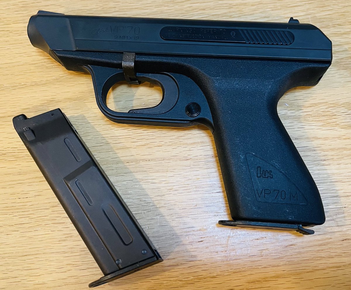 yamame_iwan's tweet image. タニコバさんのVP70を分解整備。
ピストンカップがバラバラに割れてたので交換。
リコイルスプリングも調整。

真冬ですか？っていうくらい弱々しかった動作がマルイに負けないくらいに快調に！
フルオート化してた3点バーストも無事に直りました。
#タニオコバ #VP70 #マチルダ #REBHfun