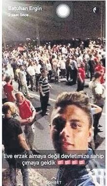 15 Temmuz’da “Eve erzak almaya değil devlete sahip çıkmaya geldik” yazdıktan sonra FETÖ’cü alçakların kalbinden vurup şehit ettiği 21 yaşındaki Batuhan Ergin’deki bu bilinç, o gece saklanıp şimdi ‘demokrasi kahramanlığı’ yapanların hiç birinde yoktur. Vatan ancak böyle sevilir