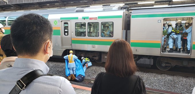 人身 赤羽駅の人身事故現場の様子 ブルーシートで包んでる 7月15日 湘南新宿ラインの遅延に注意 まとめダネ
