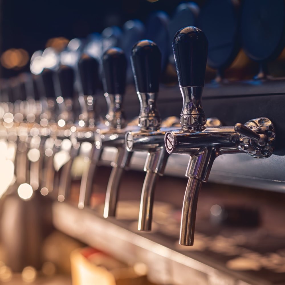 London AdHoc Crew, a friend needs Knowledgeable, Experienced and lovely pourers for BrewLDN 29-31 July. Paid work, tasty beers, fun times! Please hit us up or ask around. More deets TBC. Many thanks. HS.x #LondonAdHocBeer