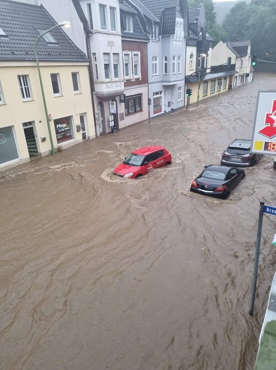 Hagen ist in weiten Teilen von einem absoluten Unwetter heimgesucht worden. Katastrophale Zustände für viele Menschen. Spendenaktion vom TuS gestartet.

volmetal-handball.de/hagen-ist-in-w…

#hagen #hochwasser #gemeinsamstarkimtal #tusvolmetal #einmaltalerimmertaler #dhb #dhb_liga3 #dahl