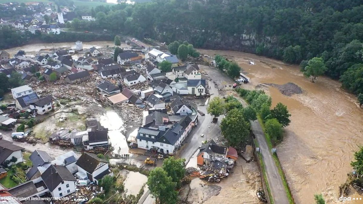 dpa (@dpa) on Twitter photo "Es gibt Tote, es gibt Vermisste, es gibt viele, die noch in Gefahr sind": Hochwasserkatastrophe in der Eifel morgenpost.de/vermischtes/ar… <a href="/morgenpost/">Berliner Morgenpost</a> "Es gibt Tote, es gibt Vermisste, es gibt viele, die noch in Gefahr sind": Hochwasserkatastrophe in der Eifel morgenpost.de/vermischtes/ar… <a href="/morgenpost/">Berliner Morgenpost</a>
