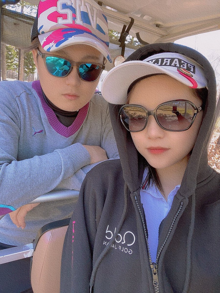 deligol72's tweet photo. バカ売れてないラッパーっぽくない？？？

カッコつけるのに慣れてないから
つい笑っちゃうよね🤭🤭🤭 https://t.co/Y4TUjgohhc