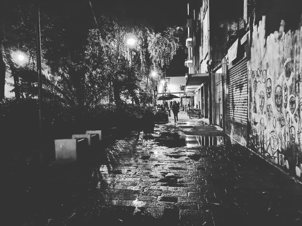Surya__Chandra's tweet photo. Nocturno...
#mobiletomobile #mobilephotography #huaweip40lite #huaweiphotography #huaweishot #huawei_pic #cdmx #mexicocity #nocturne #nocturnal #bawstreet #baw #bawalovers #streetphotographers #street_photography #streetphotographyinternational #ourstr… https://t.co/nKYt39Ue0r https://t.co/LvWlFkeVi1