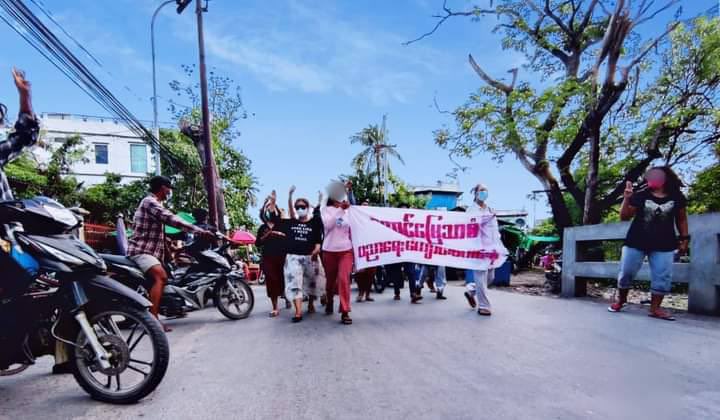Protest against genocidal military dictatorship by Mandalay Educational Strike from Aung Myay Tharzan Tsp on July 15. #MyanmarCovidSOS #WhatsHappeningInMyanmar #July15Coup