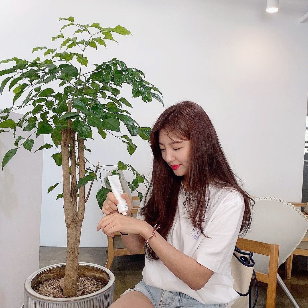 haoein's tweet photo. #⃝haein update : 
200626 Instagram Post 

🌱👏🏻 https://t.co/HxgOevR20z