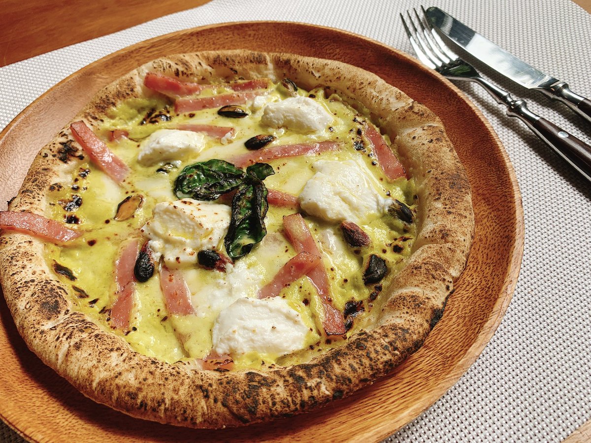 おうちでピスタチオのピッツァなんか作ってみる‼️めっちゃ美味しい🤭✨✨

#料理好きな人と繋がりたい 
#フライパンピッツァ