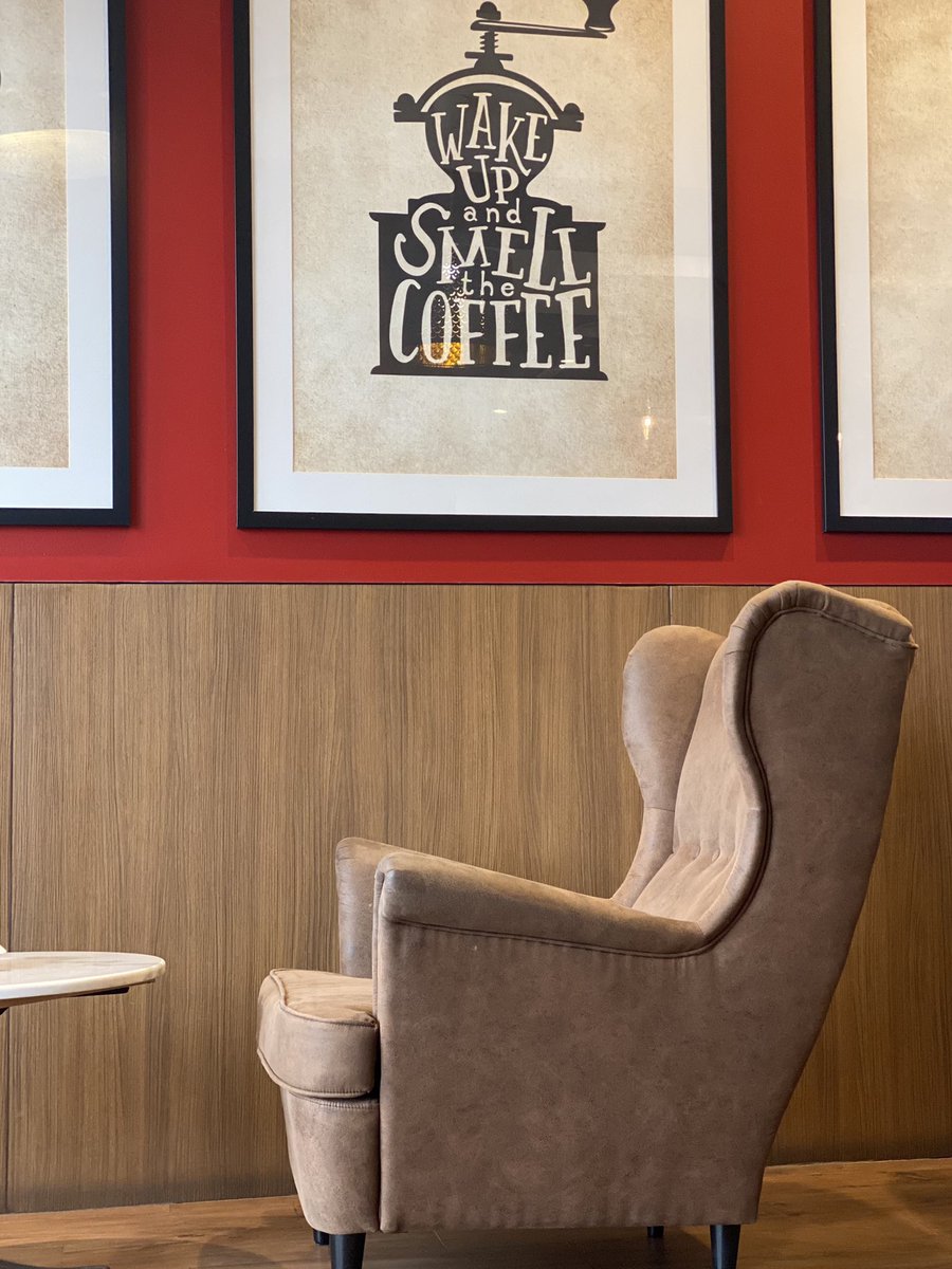 وقد نجد العزلة هي الحل الوحيد ؛ ليس تهرباً ، لكن هذا العالم المتلون لا يناسبنا 

#صباح_الخير