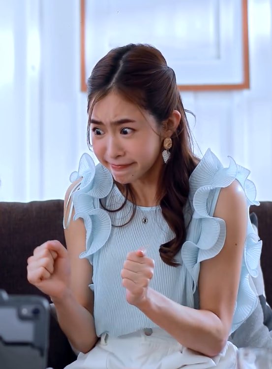 Talonpole's tweet photo. My reaction whenever my crush texts me: 

#46DaysEP3 #46Days @wjmild https://t.co/yxJsQlFgBv