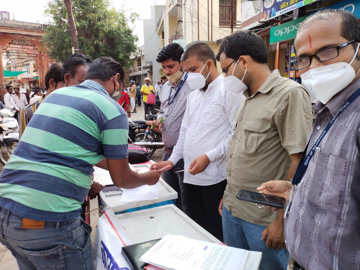 RajasthanLabour's tweet photo. Labour Registration and Awareness camp at Sirvavgate Chokti by team Sirohi. https://t.co/Ss95gQIrNl