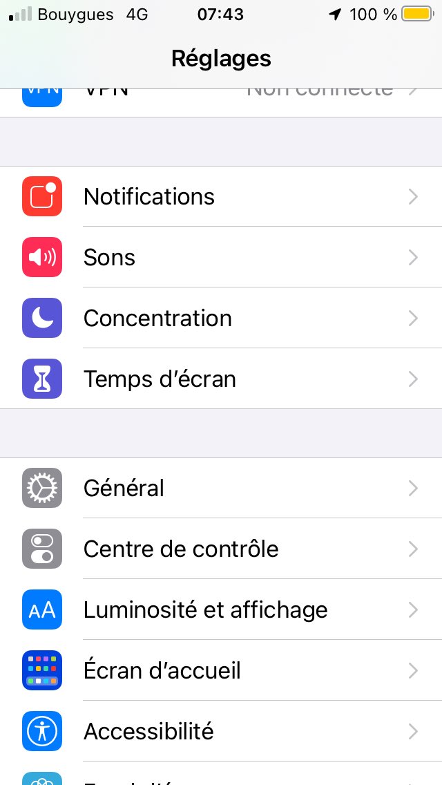 atom_2jong's tweet image. J’ai une question pk iOS 15 depuis la deuxième bêta a des bords plat genre dans les réglages et tt? Je pige rien (sur un iPhone SE 1) #ios #iOS15 #ios15beta2 #iOS15beta3 #WWDC21