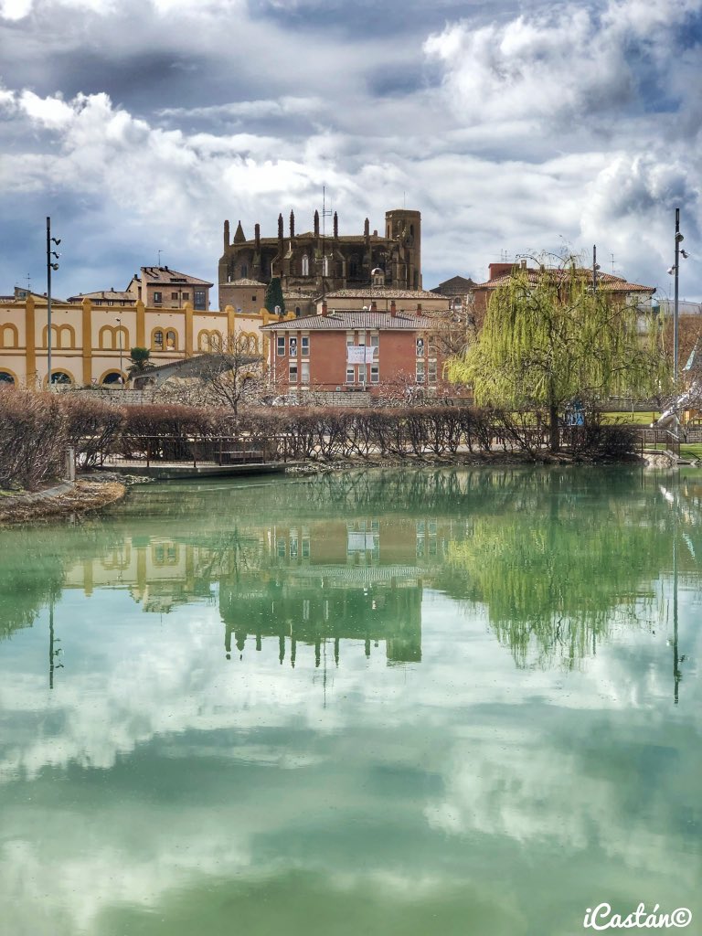 Nachocastan's tweet photo. Buenos días!
#nccfoto #icastan #fotografiamovil #cadadiaunafoto #huesca #mobilephotographer #buenosdias #FelizJueves https://t.co/8MlxCgAKvV