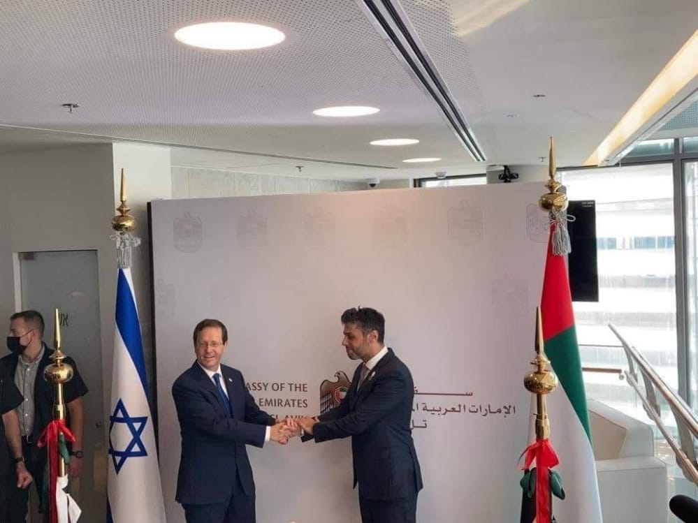 hareez_anwar85's tweet photo. The ambassador of the United Arab Emirates to Israel, today, inaugurated the UAE embassy in Tel Aviv, marking a new stage in the growing relations between the Gulf county and the apartheid state.
#SahabatPalestina_ID #IntlPolitics https://t.co/mEMUx6zTTe