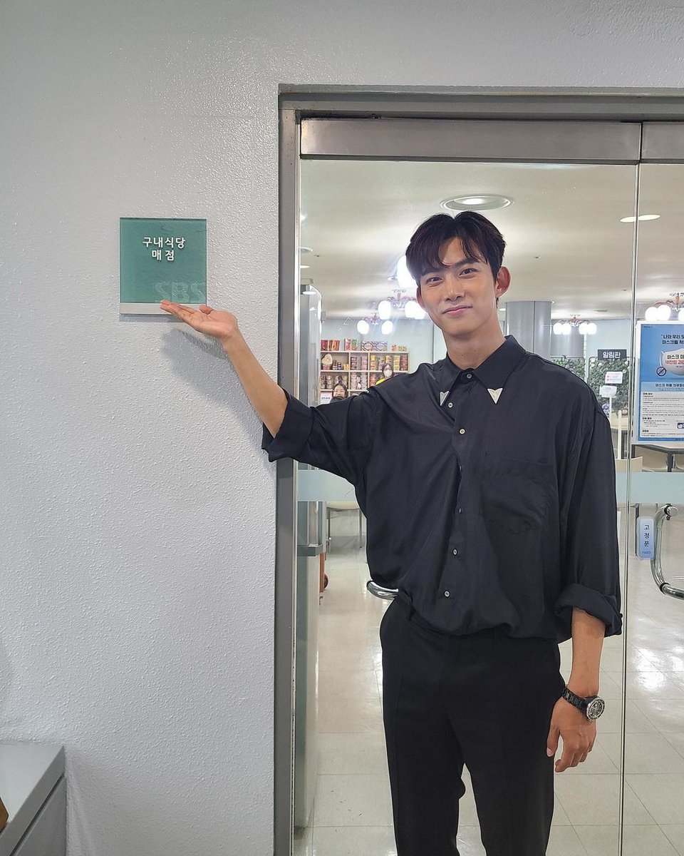 OkTaecyeonPH's tweet photo. [IG eyecon_taec]

지금은 라이언 어사님이 되어있을 ✨
그 분... 매점 행차중 (☞ﾟヮﾟ)☞
⠀
#옥택연 #OKTAECYEON #꿈같았던 #지난주 #인기가요 #매점은_필수코스라던데 #Follow_TY #어사님힘내세요 https://t.co/mxwgyjDJmo