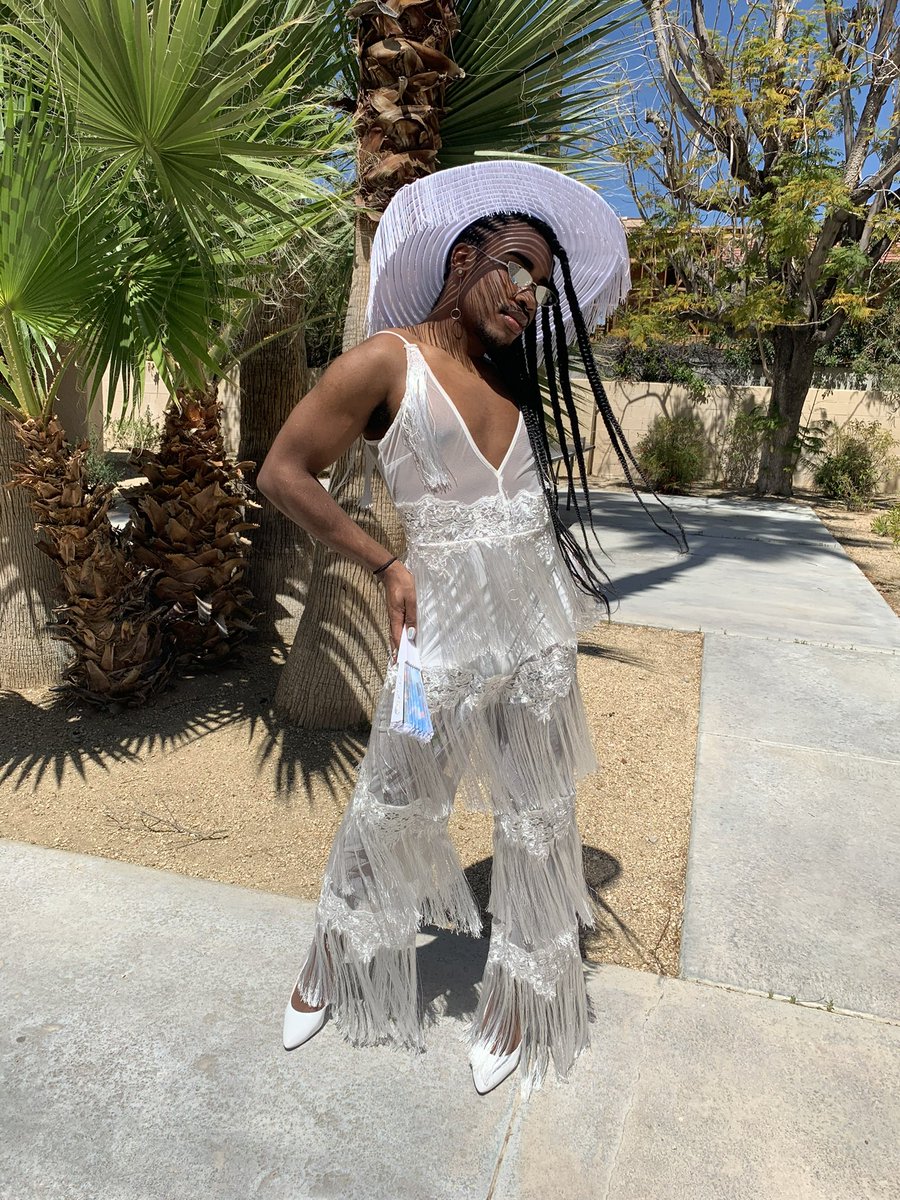 BadGalMacsymax's tweet photo. Don’t mind me, just casually 2 stepping on the gender binary https://t.co/fYTHKYXUR7