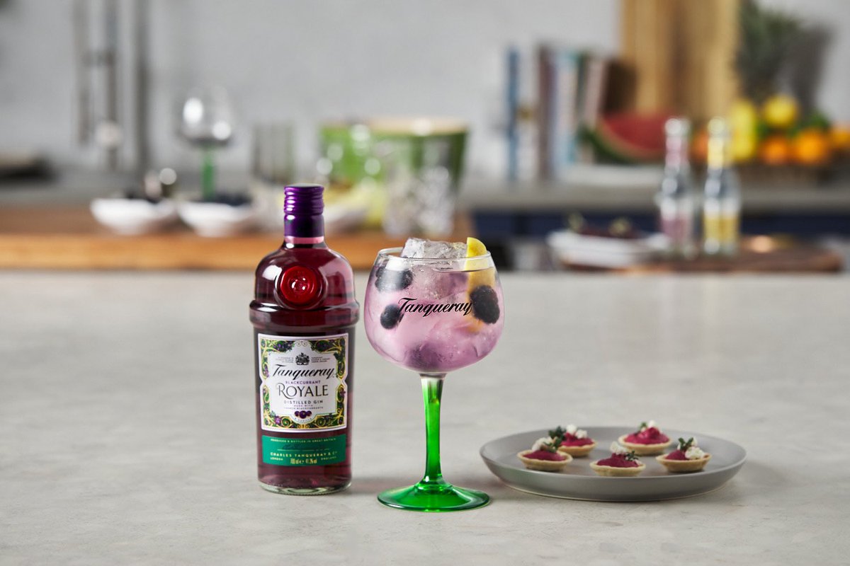 Tanqueray Blackcurrant Royale Gin & goats cheese feta, beetroot hummus and lemon thyme tartlets #ad This sweet and savoury dish perfectly complements the rich fruity flavours of Tanqueray Blackcurrant Royale Gin, creating an explosion of blackcurrant taste.   Code: MANUBWS