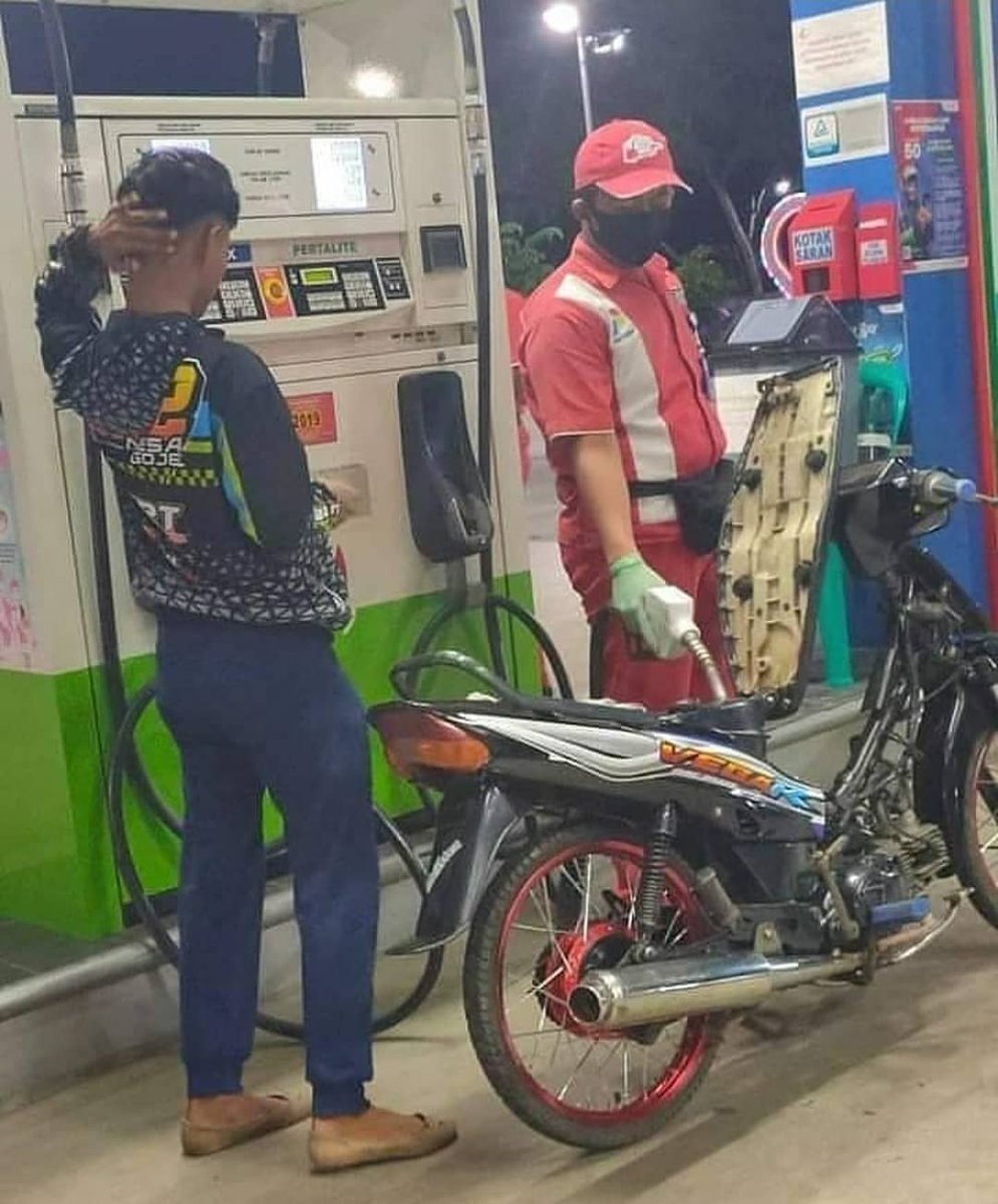 Seperti ada yg aneh🤔
