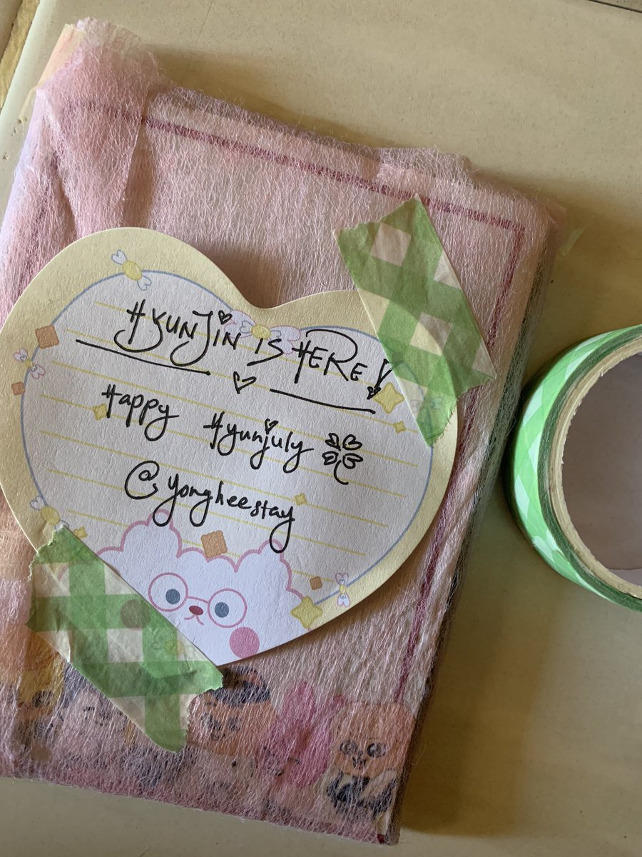 yongheestay's tweet image. #yongheeupdate

another hyunjuly parcel~! ugh how i wish this month will never end🥺❣️🍀