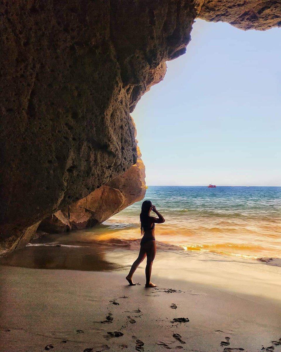 - Cueva y mar en la costa de MOGÁN 🏞 (Taurito - Mogán / Gran Canaria)

- Foto: @ilesuarezz ❤👏

@grancanariainsolita