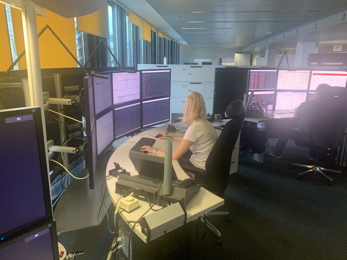 Trotz Unwetter und Hochwasser alles im Griff in der Netzleitung der SBB #sbbcffffs . Danke an Ivo und Team für die Diskussion soeben